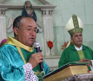Padre Moarcir Carreiro assume paróquia de Brasiléia com auxílio de seis missionários
